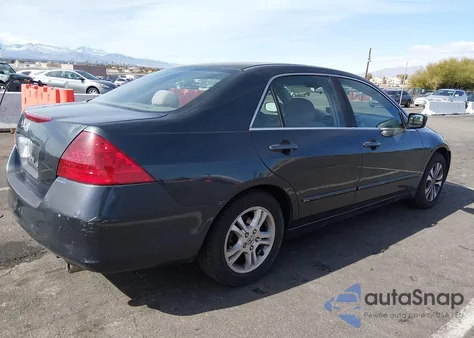 2006 Honda Accord 2.4 Ex z USA, uszkodzony, nr VIN 1HGCM56716A045391